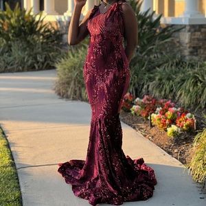 Fitted, Mermaid Style Prom Dress